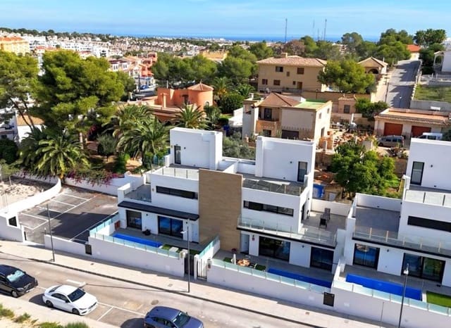 2 slaapkamer Villa te koop in Villamartin, Orihuela met zwembad - € 425.000 (Ref: 9911556)