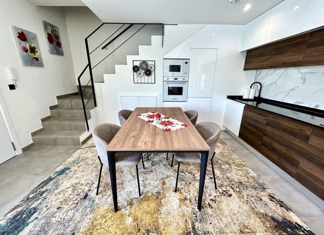 2 slaapkamer Villa te koop in Villamartin, Orihuela met zwembad - € 425.000 (Ref: 9911556)