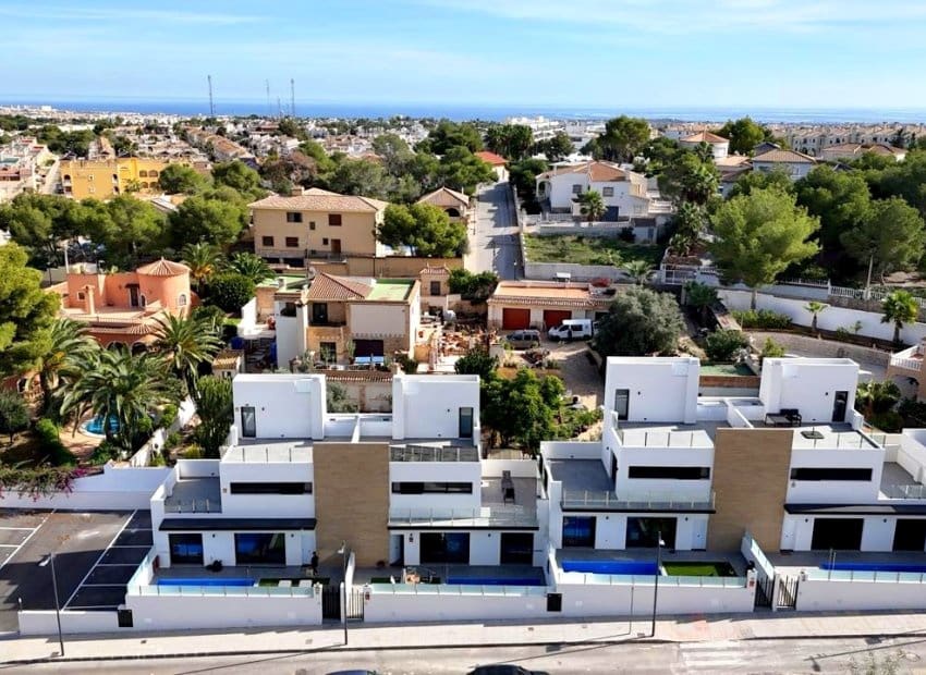 2 slaapkamer Villa te koop in Villamartin met zwembad - € 425.000 (Ref: 9911556)