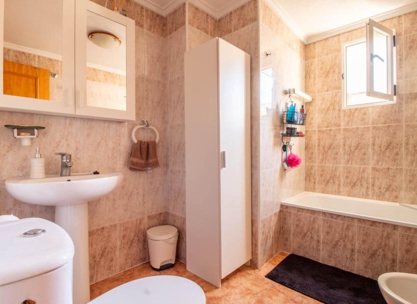 3 bedroom Apartment for sale in Torrevieja - € 144,900 (Ref: 9911557)