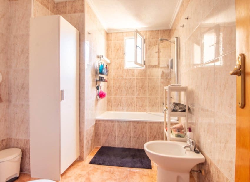 3 bedroom Apartment for sale in Torrevieja - € 144,900 (Ref: 9911557)