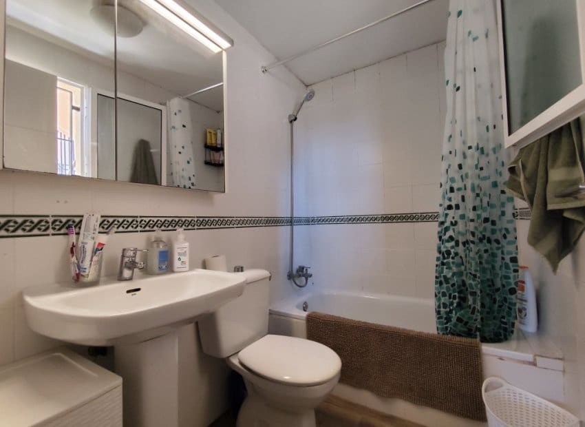 2 sypialnia Apartament na sprzedaż w Torrevieja z basenem - 165 000 € (Ref: 9911558)