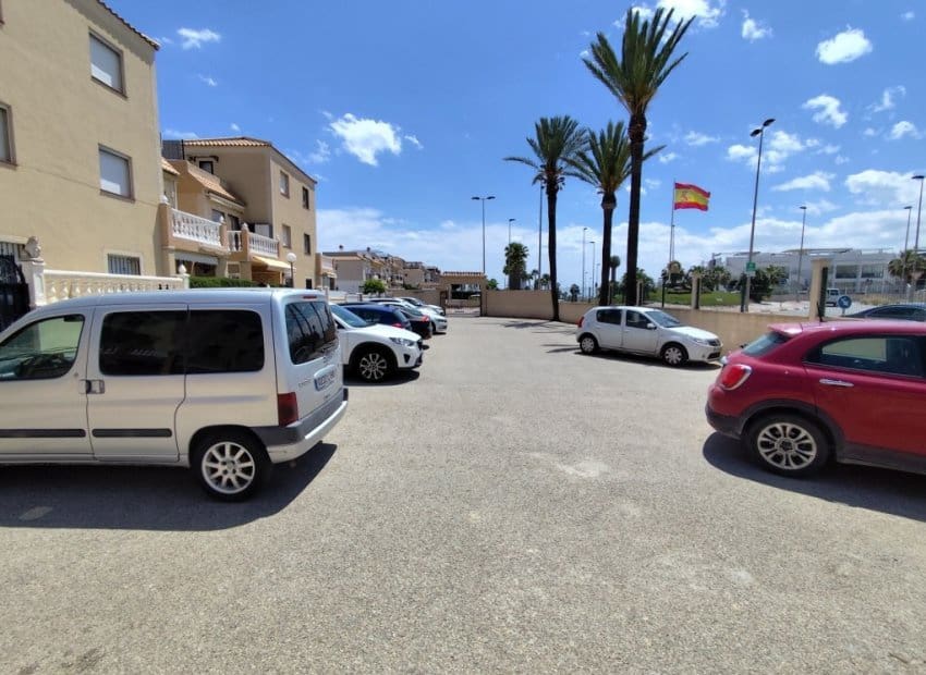2 sypialnia Apartament na sprzedaż w Torrevieja z basenem - 165 000 € (Ref: 9911558)