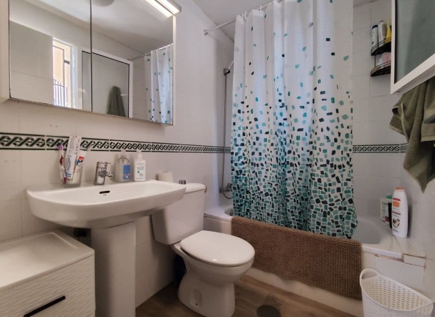 2 sypialnia Apartament na sprzedaż w Torrevieja z basenem - 165 000 € (Ref: 9911558)
