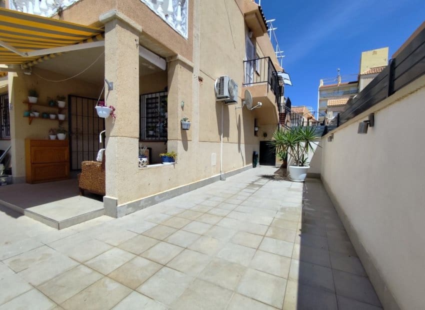 2 sypialnia Apartament na sprzedaż w Torrevieja z basenem - 165 000 € (Ref: 9911558)