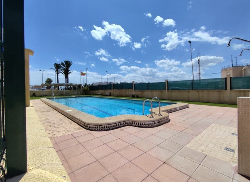 2 sypialnia Apartament na sprzedaż w Torrevieja z basenem - 165 000 € (Ref: 9911558)