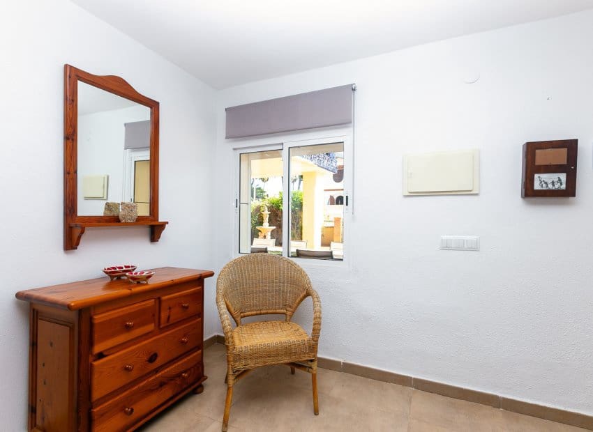 4 slaapkamer Villa te koop in La Zenia met zwembad - € 1.295.000 (Ref: 9911560)