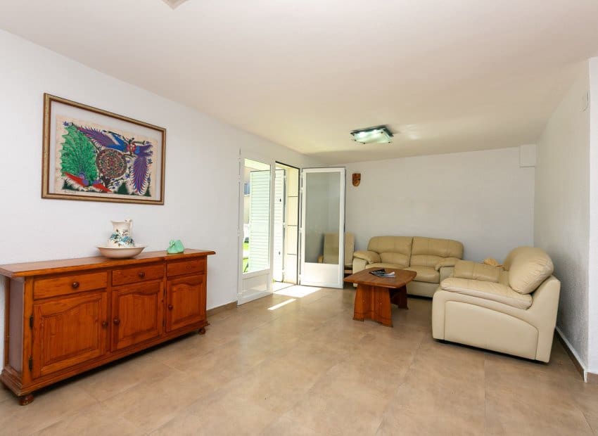 4 slaapkamer Villa te koop in La Zenia met zwembad - € 1.295.000 (Ref: 9911560)