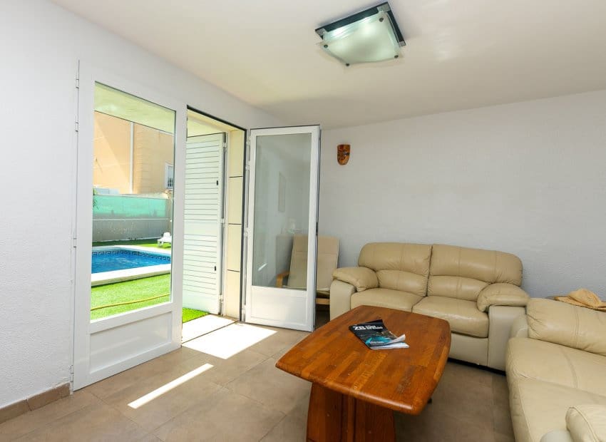 4 slaapkamer Villa te koop in La Zenia met zwembad - € 1.295.000 (Ref: 9911560)