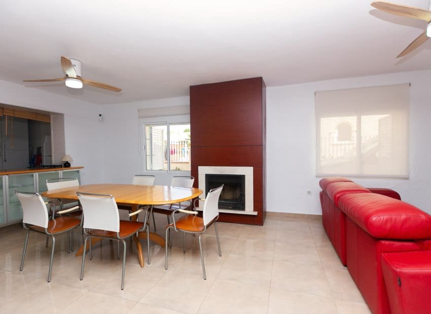 4 slaapkamer Villa te koop in La Zenia met zwembad - € 1.295.000 (Ref: 9911560)