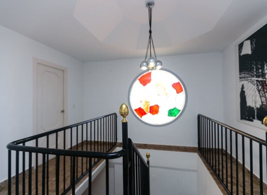 4 slaapkamer Villa te koop in La Zenia met zwembad - € 1.295.000 (Ref: 9911560)