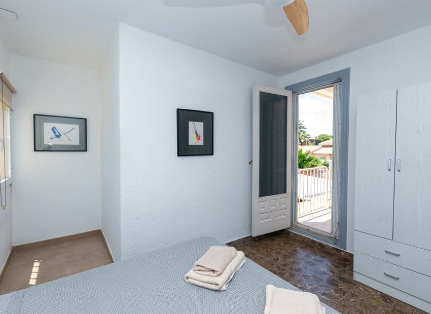 4 slaapkamer Villa te koop in La Zenia met zwembad - € 1.295.000 (Ref: 9911560)