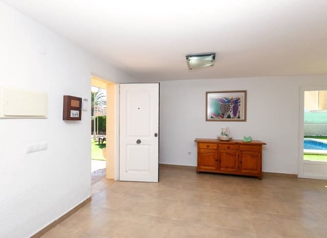 4 slaapkamer Villa te koop in La Zenia, Orihuela met zwembad - € 1.295.000 (Ref: 9911560)