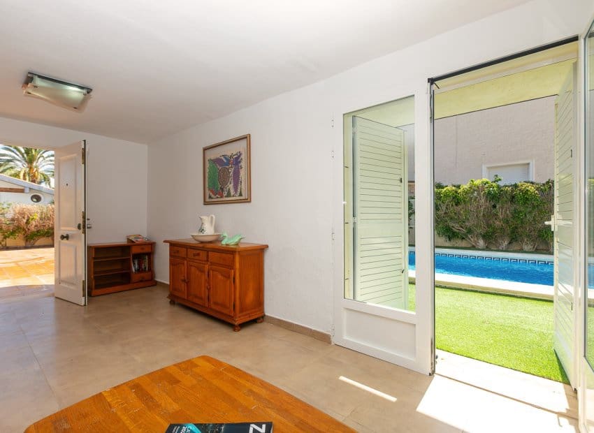 4 slaapkamer Villa te koop in La Zenia met zwembad - € 1.295.000 (Ref: 9911560)