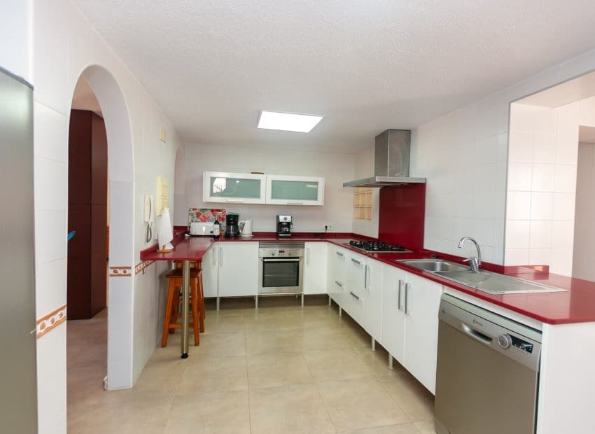 4 slaapkamer Villa te koop in La Zenia met zwembad - € 1.295.000 (Ref: 9911560)