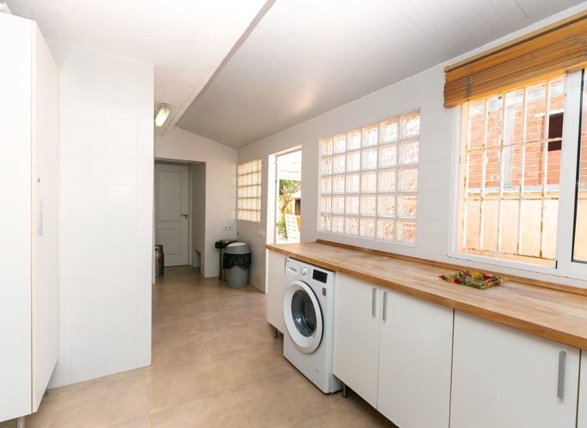 4 slaapkamer Villa te koop in La Zenia met zwembad - € 1.295.000 (Ref: 9911560)