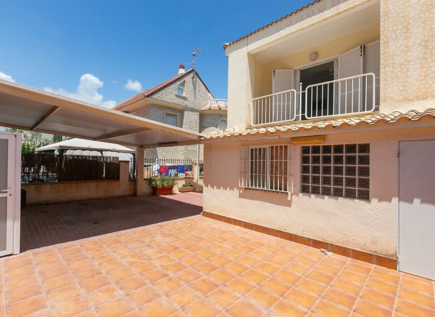 4 slaapkamer Villa te koop in La Zenia met zwembad - € 1.295.000 (Ref: 9911560)