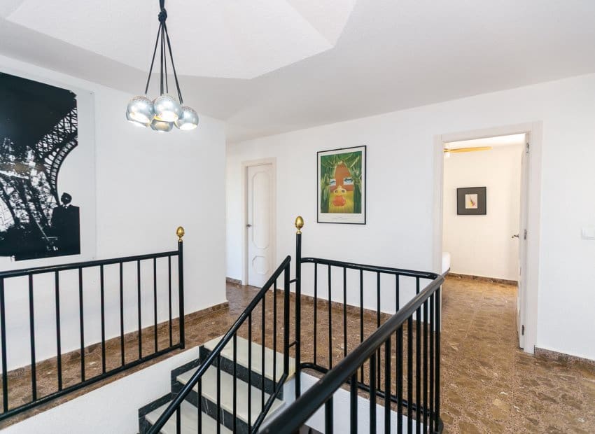 4 slaapkamer Villa te koop in La Zenia met zwembad - € 1.295.000 (Ref: 9911560)