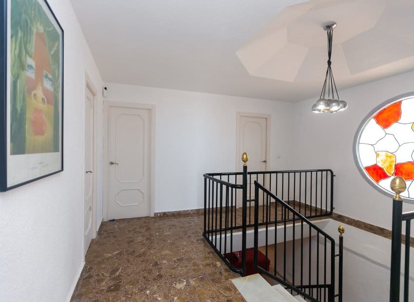 4 slaapkamer Villa te koop in La Zenia met zwembad - € 1.295.000 (Ref: 9911560)