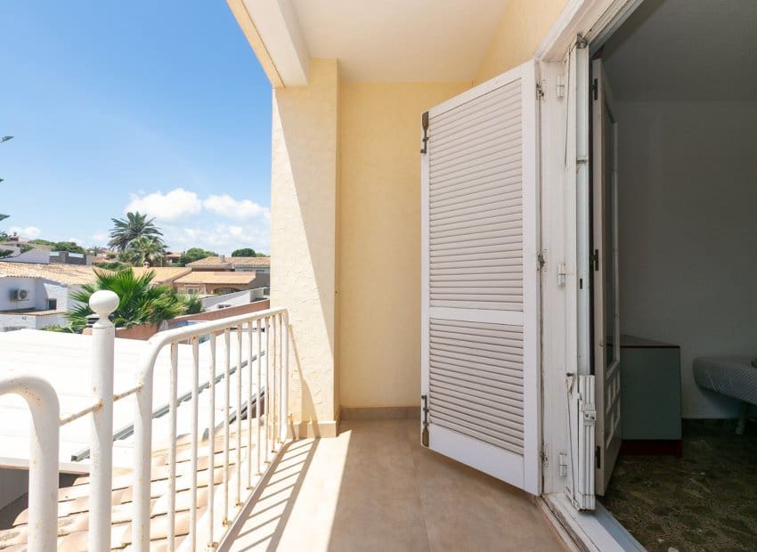 4 slaapkamer Villa te koop in La Zenia met zwembad - € 1.295.000 (Ref: 9911560)