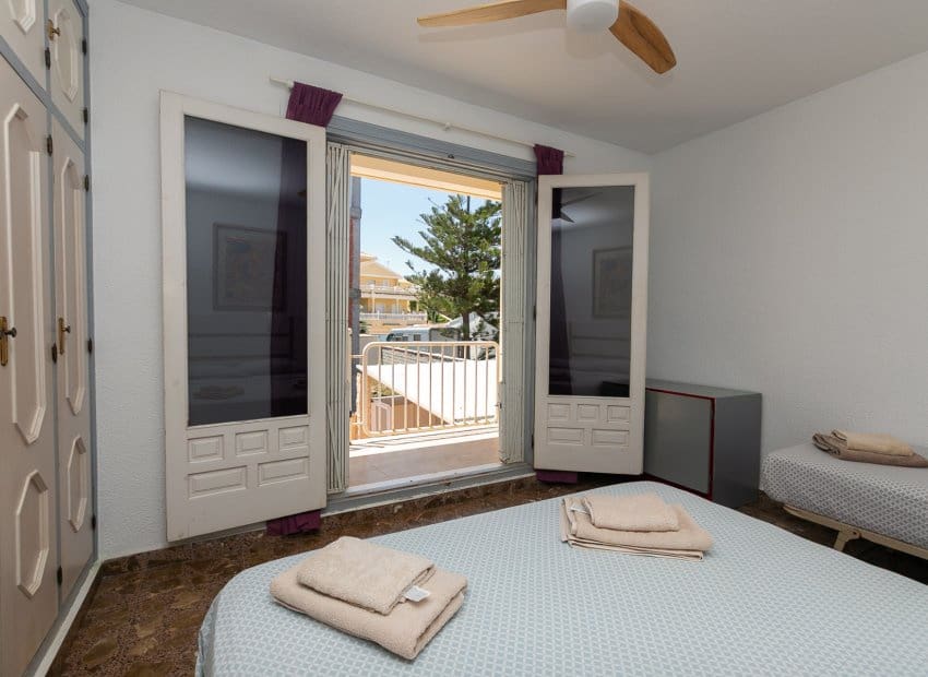 4 slaapkamer Villa te koop in La Zenia met zwembad - € 1.295.000 (Ref: 9911560)