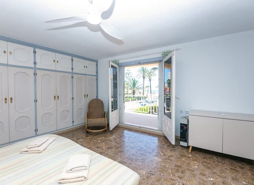4 slaapkamer Villa te koop in La Zenia met zwembad - € 1.295.000 (Ref: 9911560)