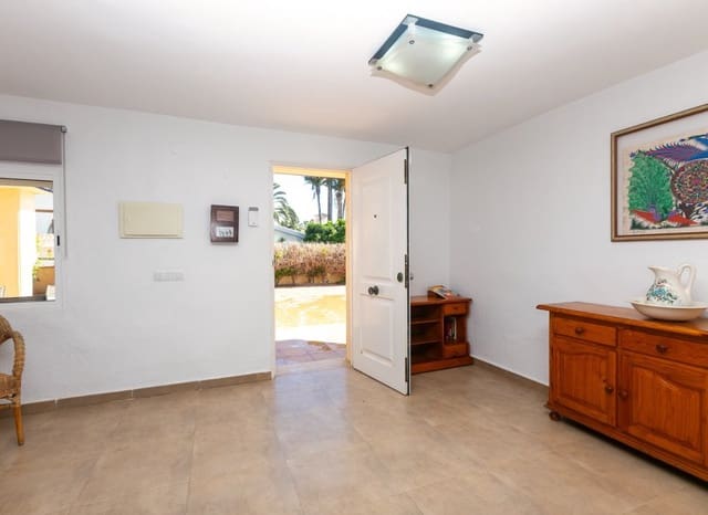 4 slaapkamer Villa te koop in La Zenia, Orihuela met zwembad - € 1.295.000 (Ref: 9911560)