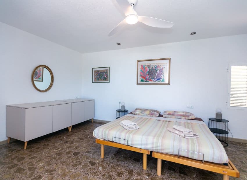4 slaapkamer Villa te koop in La Zenia met zwembad - € 1.295.000 (Ref: 9911560)