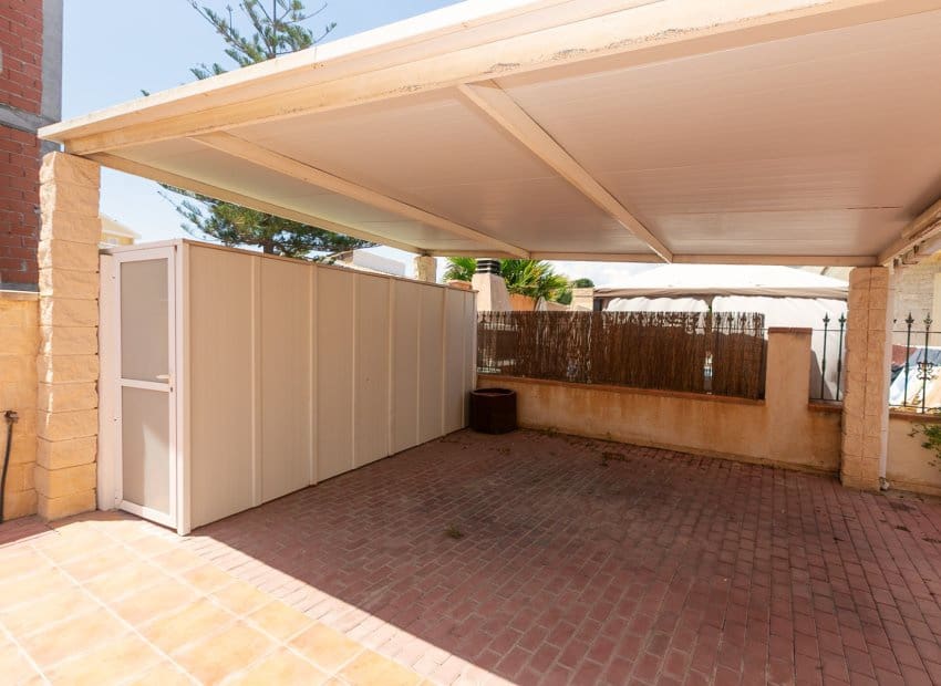 4 slaapkamer Villa te koop in La Zenia met zwembad - € 1.295.000 (Ref: 9911560)