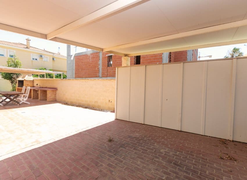 4 slaapkamer Villa te koop in La Zenia met zwembad - € 1.295.000 (Ref: 9911560)