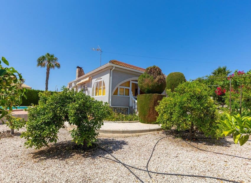4 bedroom Villa for sale in Dona Pepa with pool - € 495,000 (Ref: 9921004)