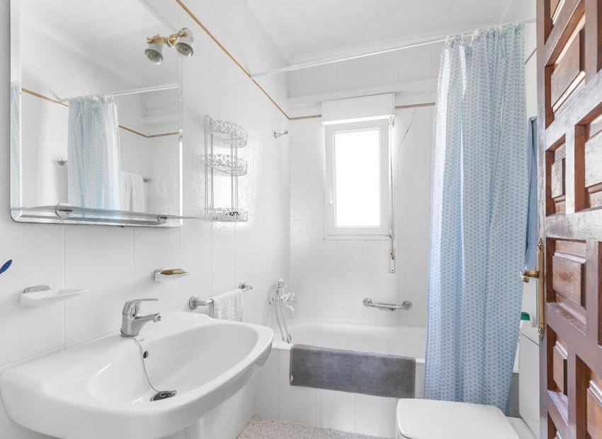 4 bedroom Villa for sale in Dona Pepa with pool - € 495,000 (Ref: 9921004)
