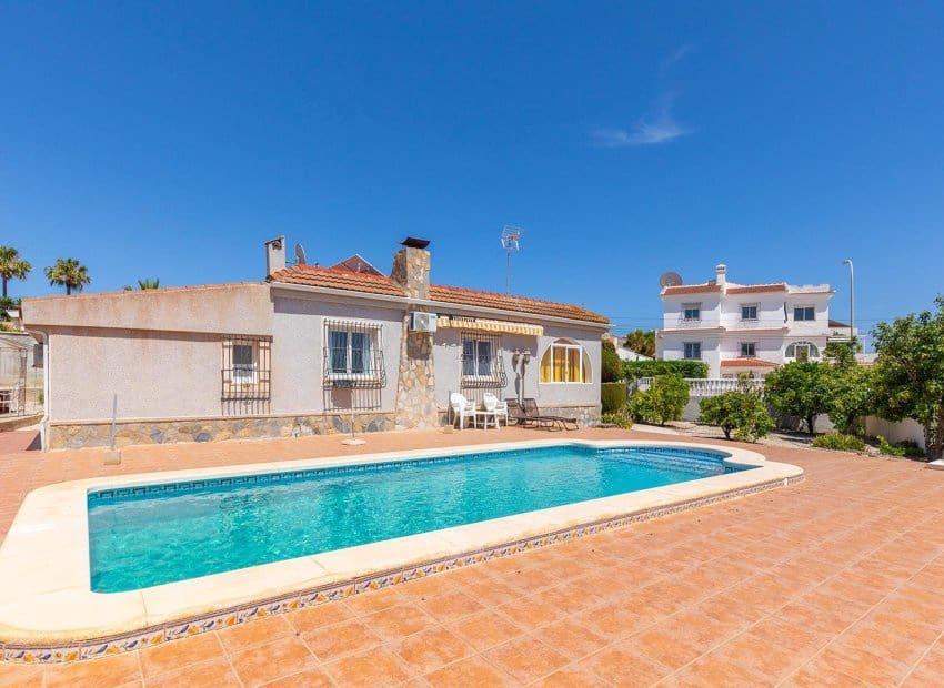 4 bedroom Villa for sale in Dona Pepa with pool - € 495,000 (Ref: 9921004)