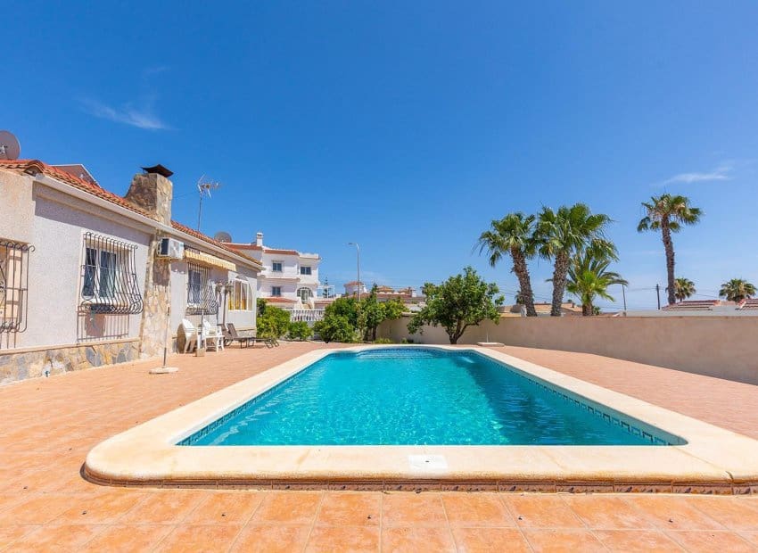 4 bedroom Villa for sale in Dona Pepa with pool - € 495,000 (Ref: 9921004)