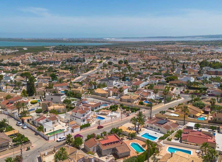 4 bedroom Villa for sale in Dona Pepa with pool - € 495,000 (Ref: 9921004)