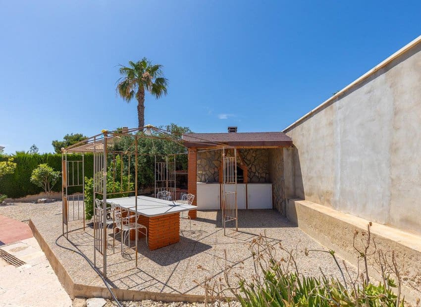 4 bedroom Villa for sale in Dona Pepa with pool - € 495,000 (Ref: 9921004)