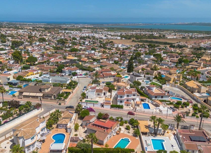 4 bedroom Villa for sale in Dona Pepa with pool - € 495,000 (Ref: 9921004)