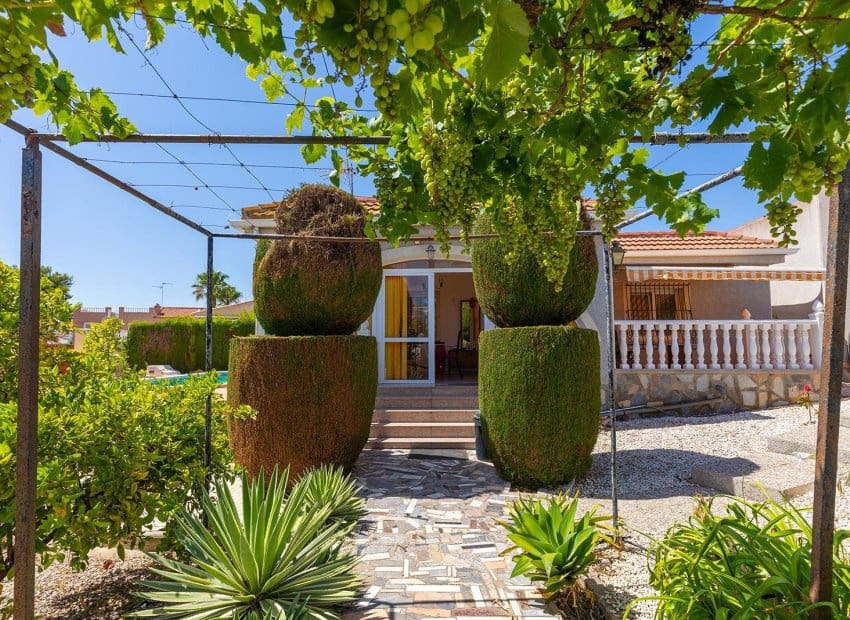 4 bedroom Villa for sale in Dona Pepa with pool - € 495,000 (Ref: 9921004)