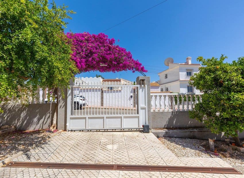 4 bedroom Villa for sale in Dona Pepa with pool - € 495,000 (Ref: 9921004)
