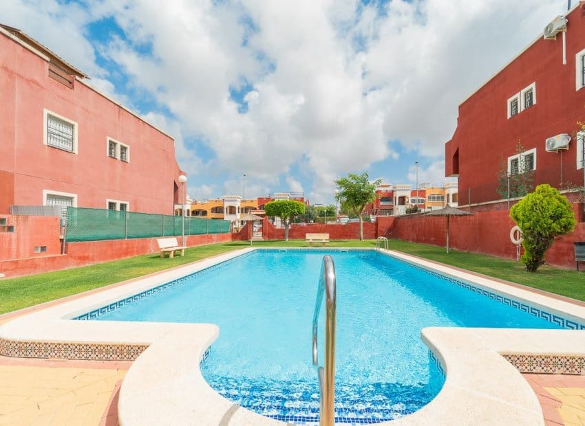 2 Zimmer Apartment zu verkaufen in Orihuela Costa mit Pool - 150.000 € (Ref: 9921006)