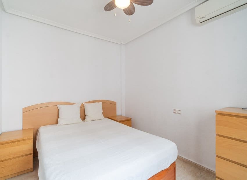 2 Zimmer Apartment zu verkaufen in Orihuela Costa mit Pool - 150.000 € (Ref: 9921006)