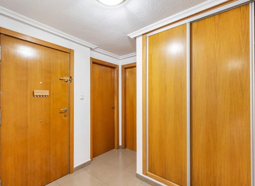 2 sovrum Lägenhet till salu i Torrevieja - 139 900 € (Ref: 9921015)