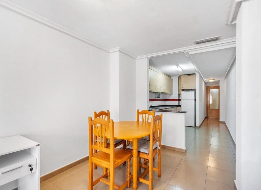 2 sovrum Lägenhet till salu i Torrevieja - 139 900 € (Ref: 9921015)