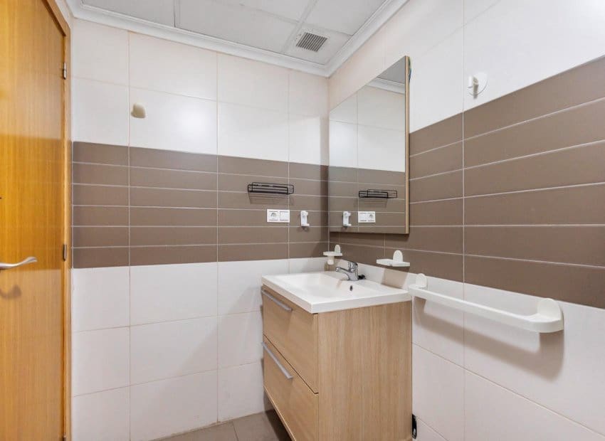 2 sovrum Lägenhet till salu i Torrevieja - 139 900 € (Ref: 9921015)