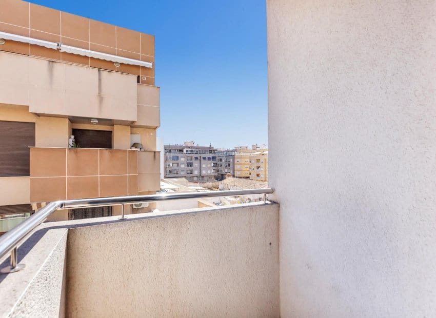 2 sovrum Lägenhet till salu i Torrevieja - 139 900 € (Ref: 9921015)