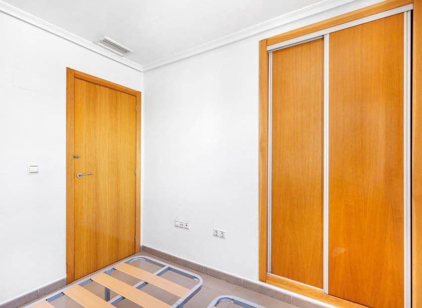 2 sovrum Lägenhet till salu i Torrevieja - 139 900 € (Ref: 9921015)
