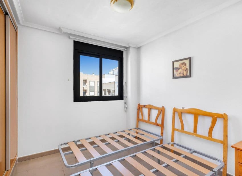 2 sovrum Lägenhet till salu i Torrevieja - 139 900 € (Ref: 9921015)