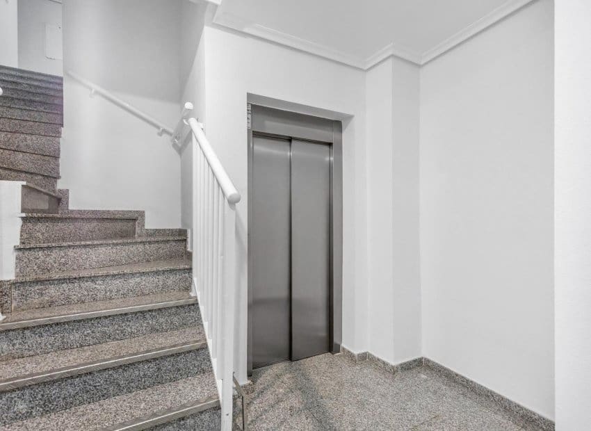 2 sovrum Lägenhet till salu i Torrevieja - 139 900 € (Ref: 9921015)