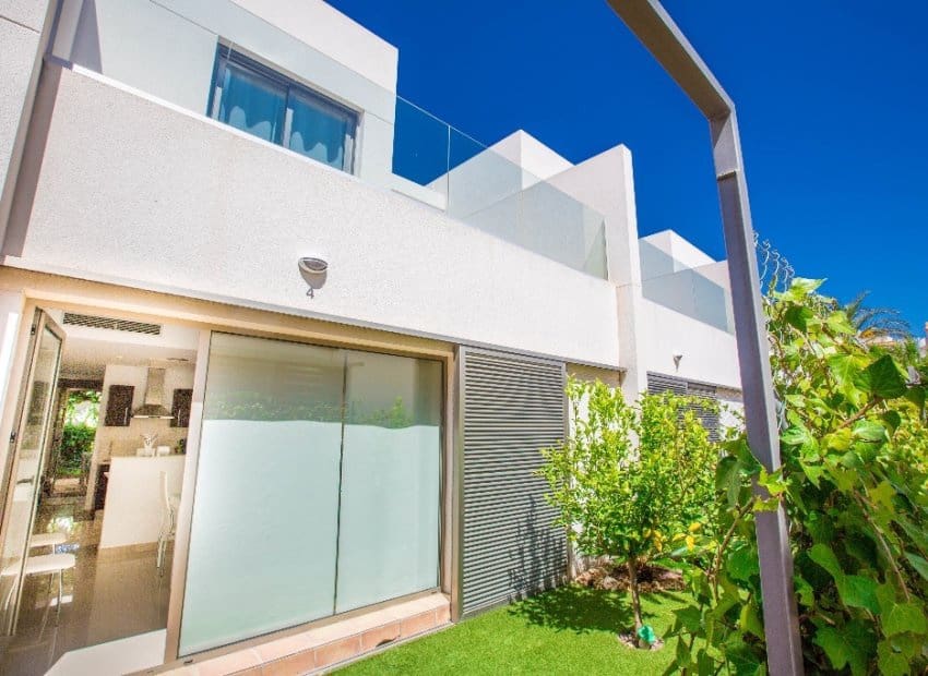3 bedroom Townhouse for sale in Punta Prima with pool - € 355,000 (Ref: 9927921)