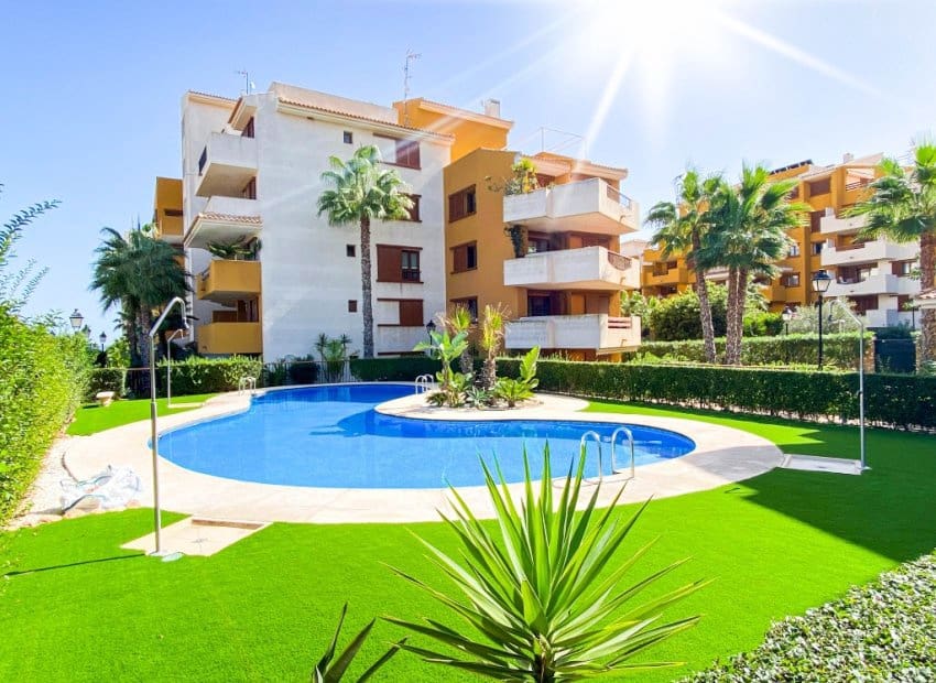 2 bedroom Apartment for sale in Punta Prima with pool - € 270,000 (Ref: 9927923)